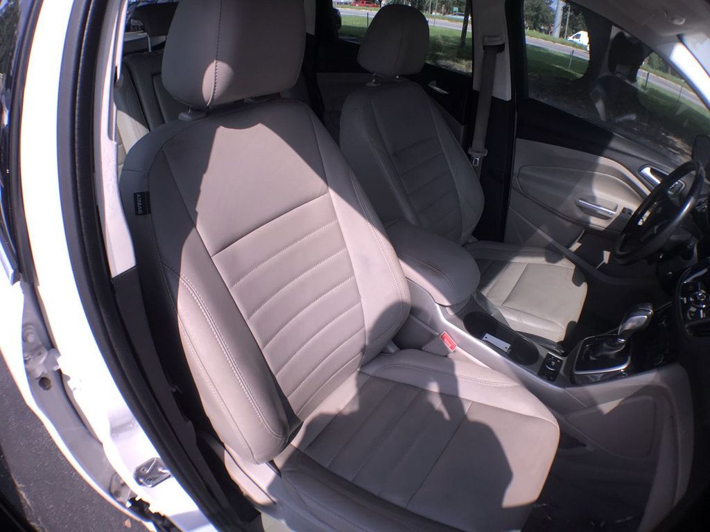 2015 Ford C-Max Energi SEL photo 16