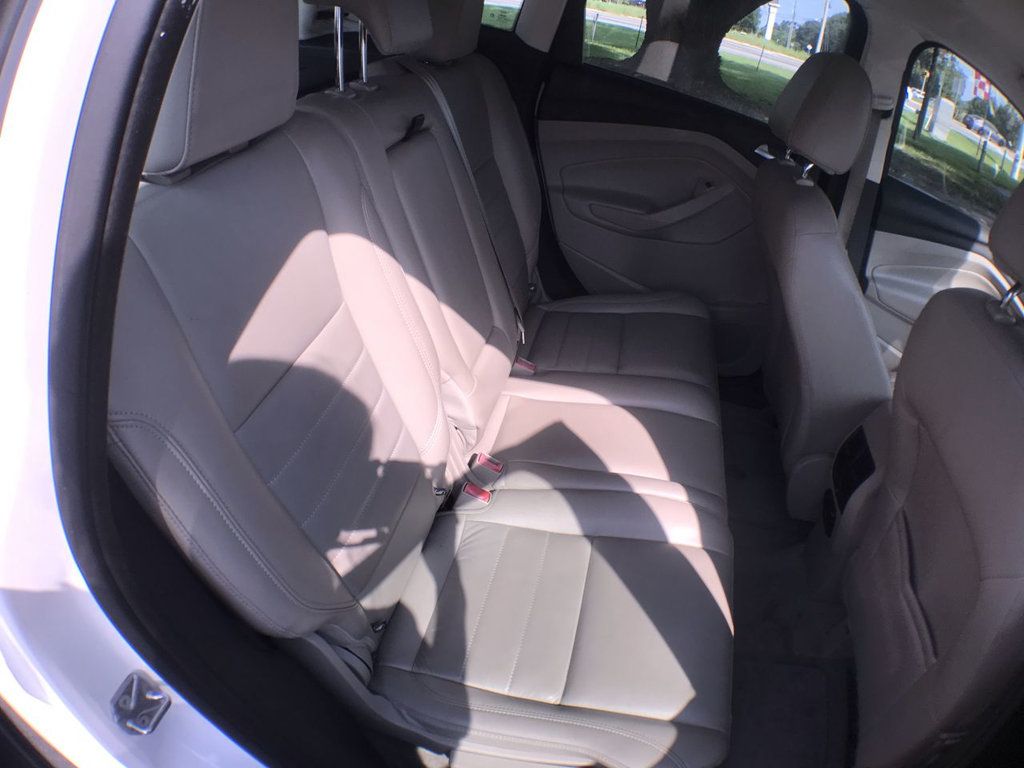 2015 Ford C-Max Energi SEL photo 17