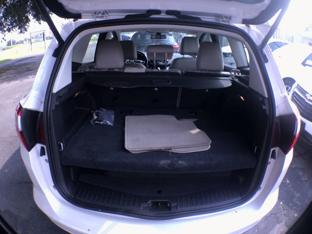2015 Ford C-Max Energi SEL photo 18