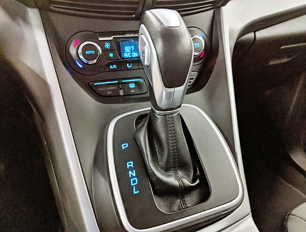 2015 Ford C-Max Hybrid 5dr Hatchback SE - 22375969 - 23