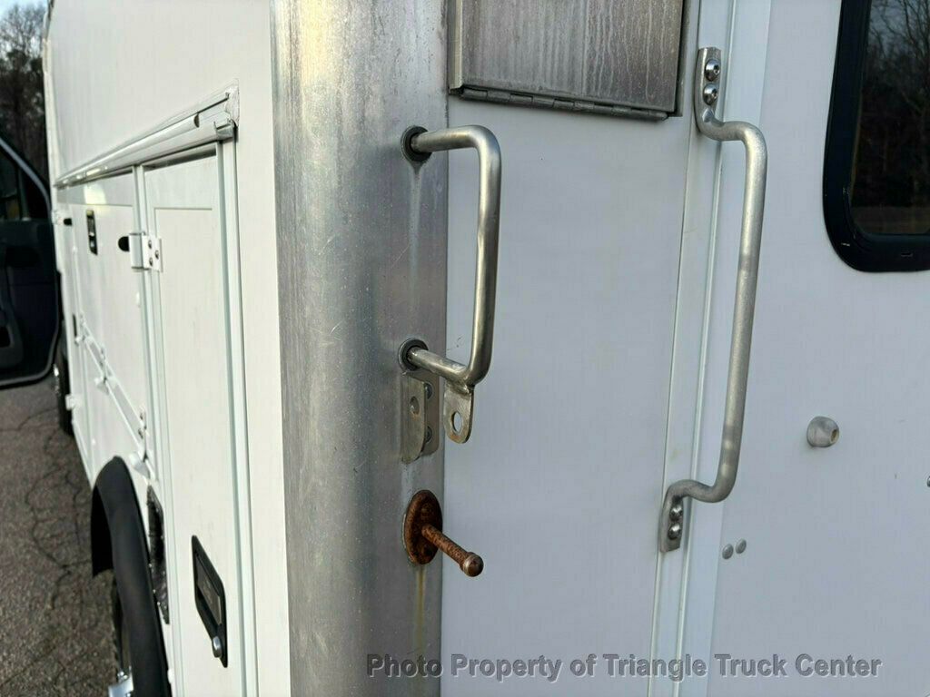 2015 Ford E350HD KUV JUST 19k MILES! LADDER RACKS! + - 22928954 - 39