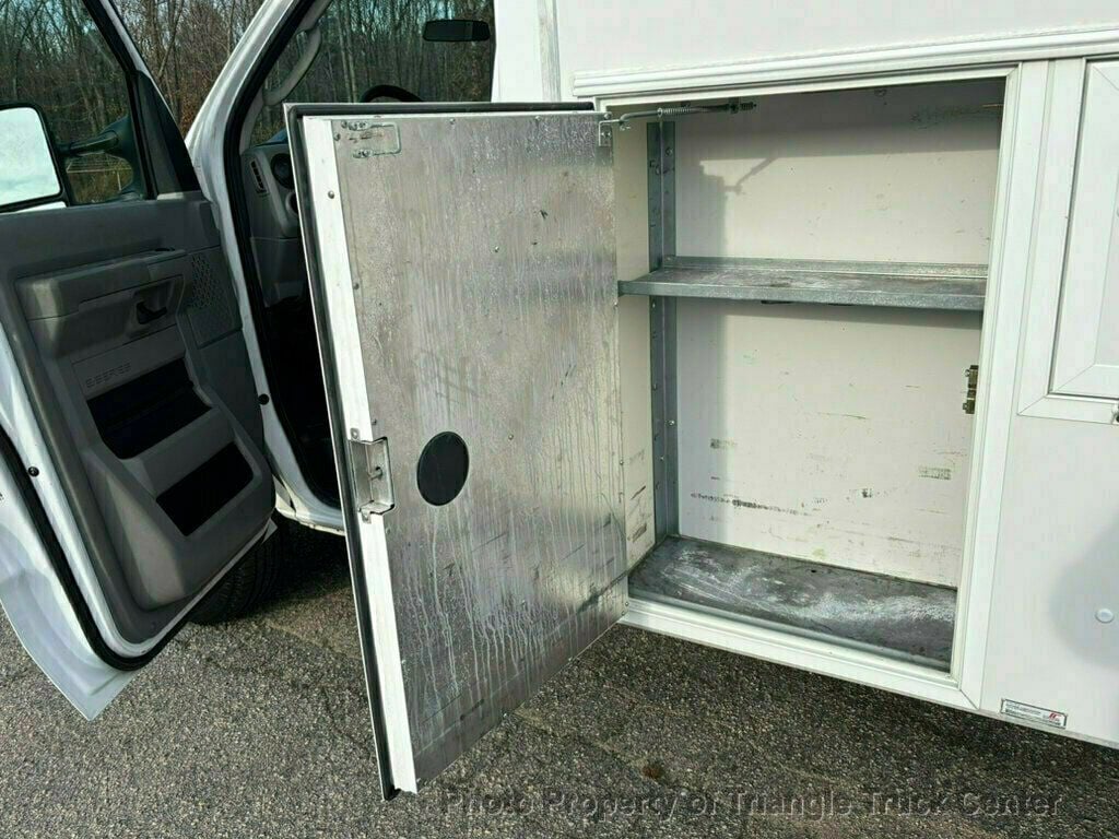 2015 Ford E350HD KUV JUST 19k MILES! LADDER RACKS! HITCH! +SUPER NICE TRUCK! POWER EQUIPMENT! - 22928954 - 1