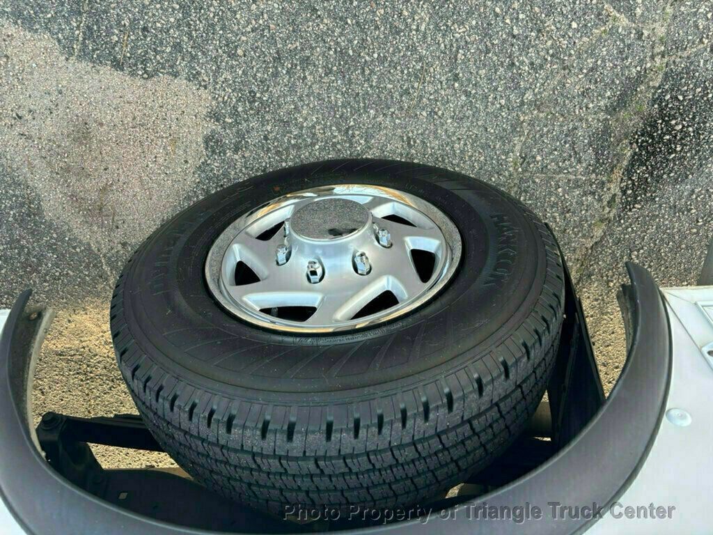 2015 Ford E350HD KUV JUST 19k MILES! LADDER RACKS! HITCH! +SUPER NICE TRUCK! POWER EQUIPMENT! - 22928954 - 33