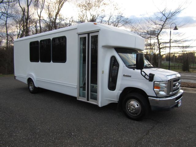 2015 Ford E450 Goshen Impulse Bus 21 Passenger + Rear Luggage - 22247244 - 4