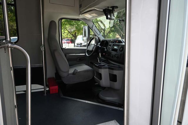 2015 Ford Econoline Commercial Cutaway E-350 SD Mobility Handicap Shuttle Bus - 23082128 - 15