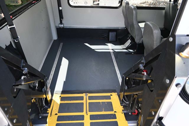 2015 Ford Econoline Commercial Cutaway E-350 SD Mobility Handicap Shuttle Bus - 23082128 - 19