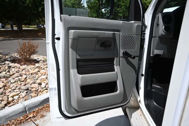 2015 Ford Econoline Commercial Cutaway E-350 SD Mobility Handicap Shuttle Bus - 23082128 - 27