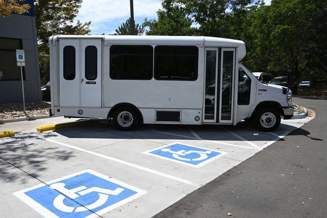 2015 Ford Econoline Commercial Cutaway E-350 SD Mobility Handicap Shuttle Bus - 23082128 - 4