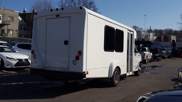 2015 Ford Econoline Commercial Cutaway E-350 Super Duty 176" DRW - 18699624 - 4