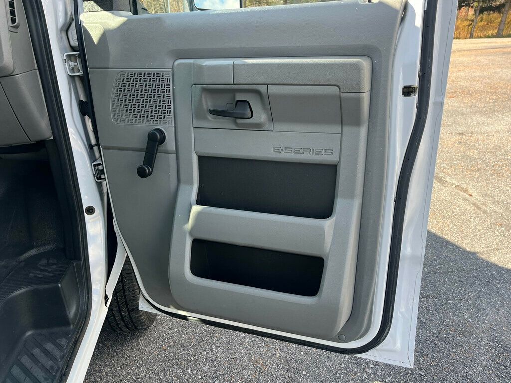 2015 Ford Econoline Commercial Cutaway E350 Unicel Fiberglass Cube Box Van  - 22939331 - 15