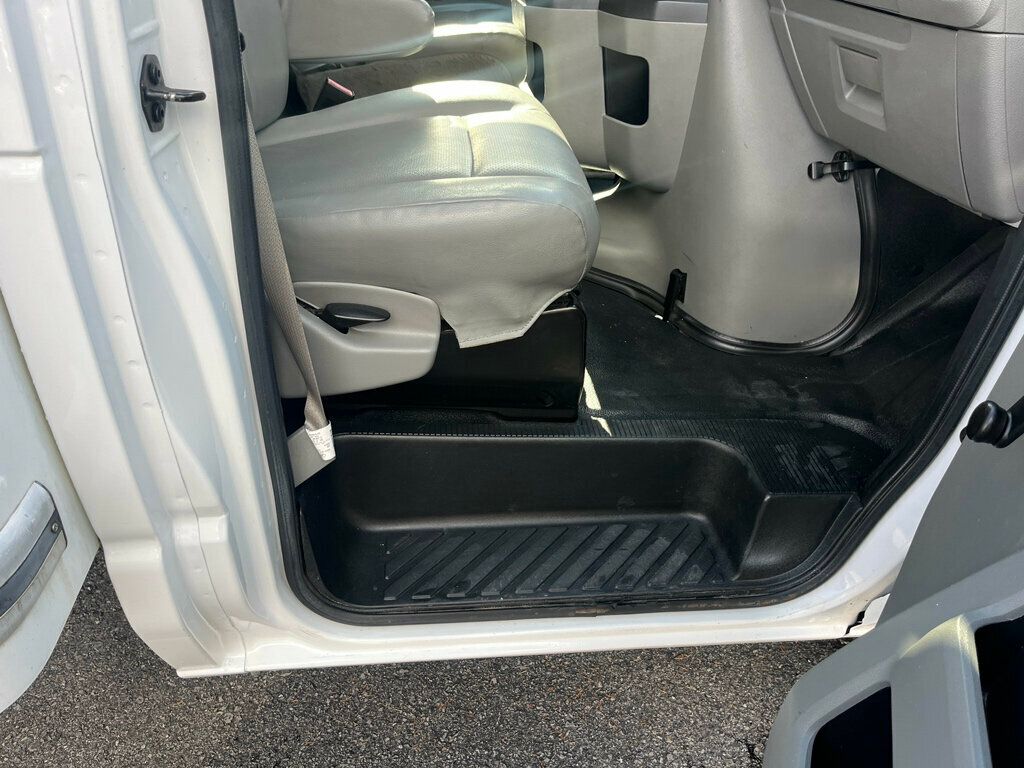 2015 Ford Econoline Commercial Cutaway E350 Unicel Fiberglass Cube Box Van  - 22939331 - 16