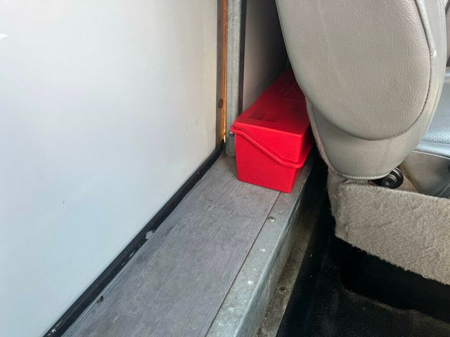 2015 Ford Econoline Commercial Cutaway E350 Unicel Fiberglass Cube Box Van  - 22939331 - 20