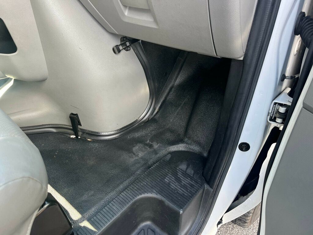 2015 Ford Econoline Commercial Cutaway E350 Unicell Fiberglass Cube Box Van  - 22939331 - 17