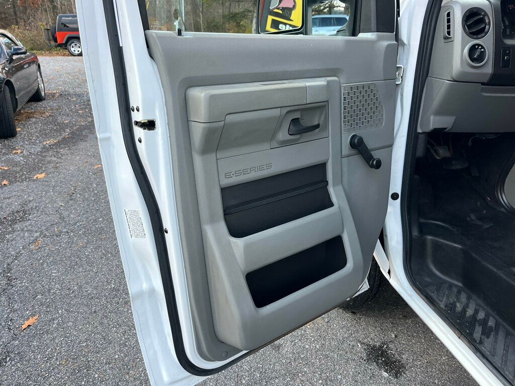 2015 Ford Econoline Commercial Cutaway E350 Unicell Fiberglass Cube Box Van  - 22939331 - 41