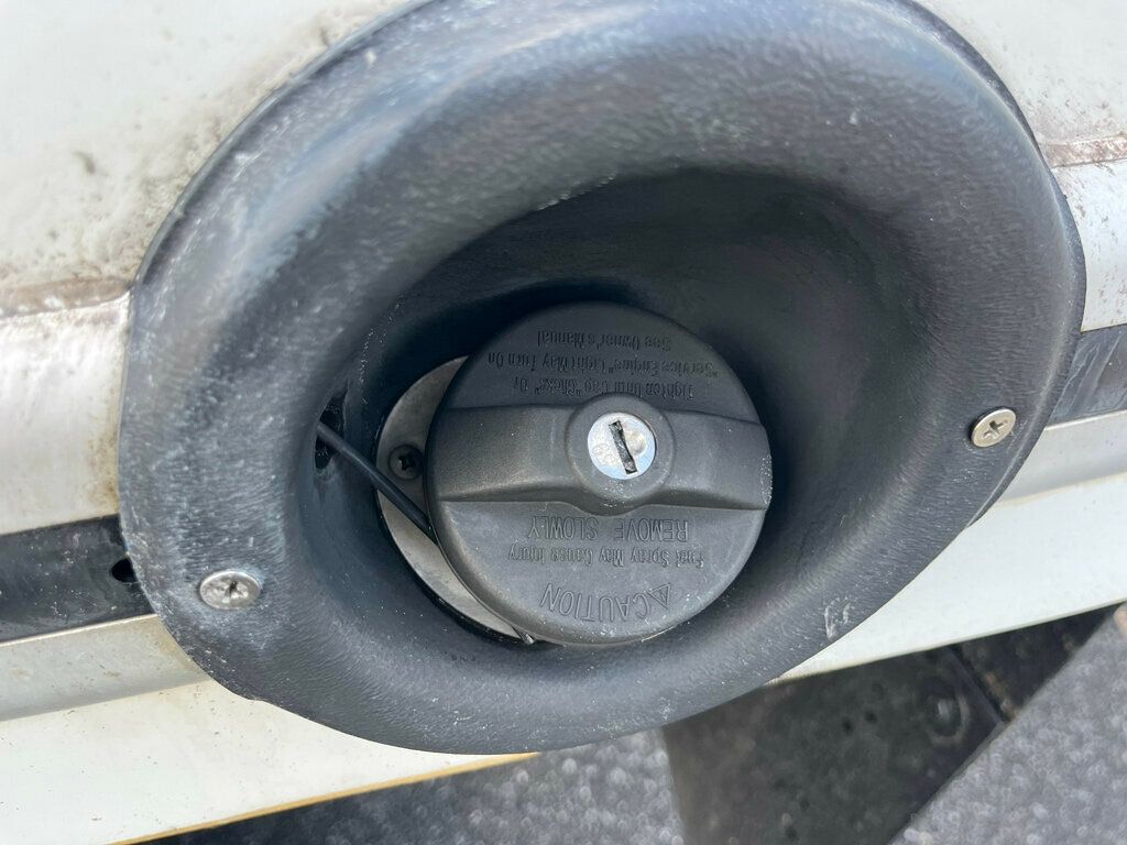 2015 Ford Econoline Commercial Cutaway E350 Unicell Fiberglass Cube Box Van  - 22939331 - 52