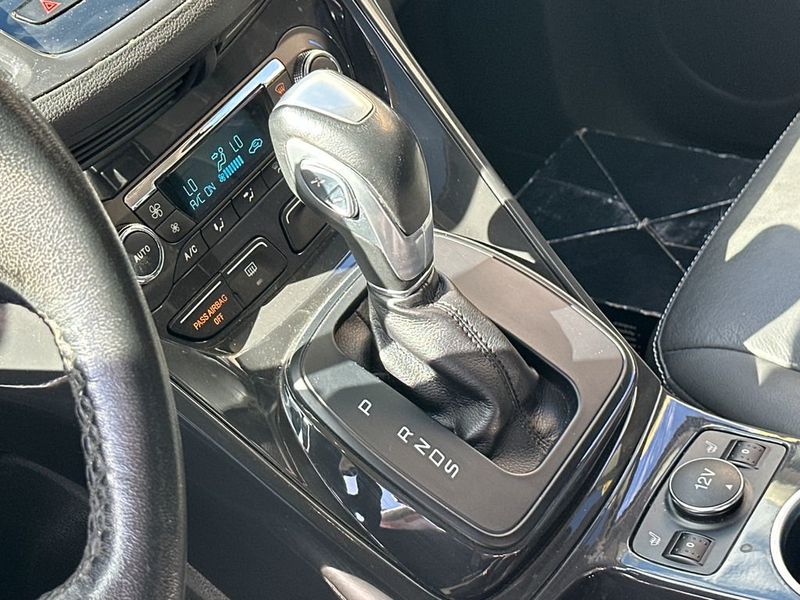 2015 Ford Escape FWD 4dr Titanium - 23045887 - 17
