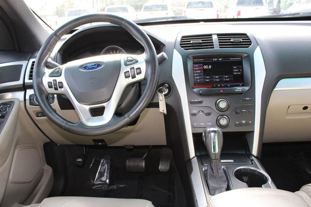 2015 Ford Explorer FWD 4dr XLT - 22969313 - 11