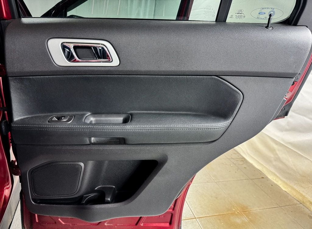 2015 Ford Explorer XLT 4WD - 22924776 - 17