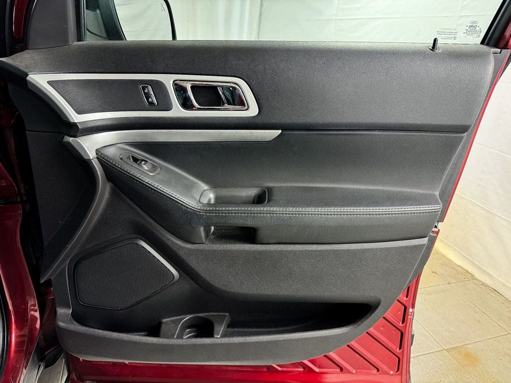 2015 Ford Explorer XLT 4WD - 22924776 - 18