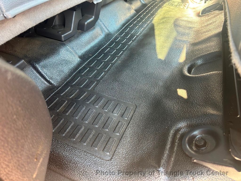 2015 Ford F250HD CREW 4X4 JUST 25k MI! UTILITY BODY +LIFT GATE! SUPER CLEAN UNIT! ONE OWNER! - 22149639 - 32