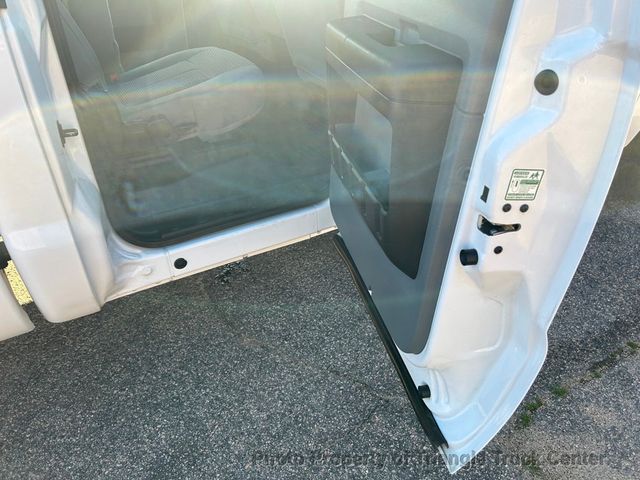 2015 Ford F250HD CREW CAB 4 DOOR JUST 15k MILES! FULL POWER! +SUPER CLEAN UNIT! HITCH RECEIVER! - 22779991 - 38