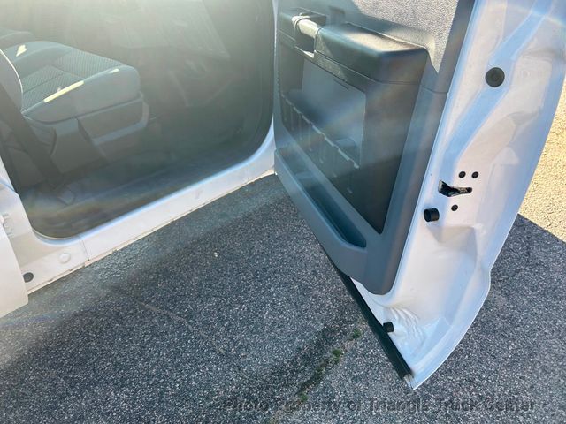 2015 Ford F250HD CREW CAB 4 DOOR JUST 15k MILES! FULL POWER! +SUPER CLEAN UNIT! HITCH RECEIVER! - 22779991 - 46