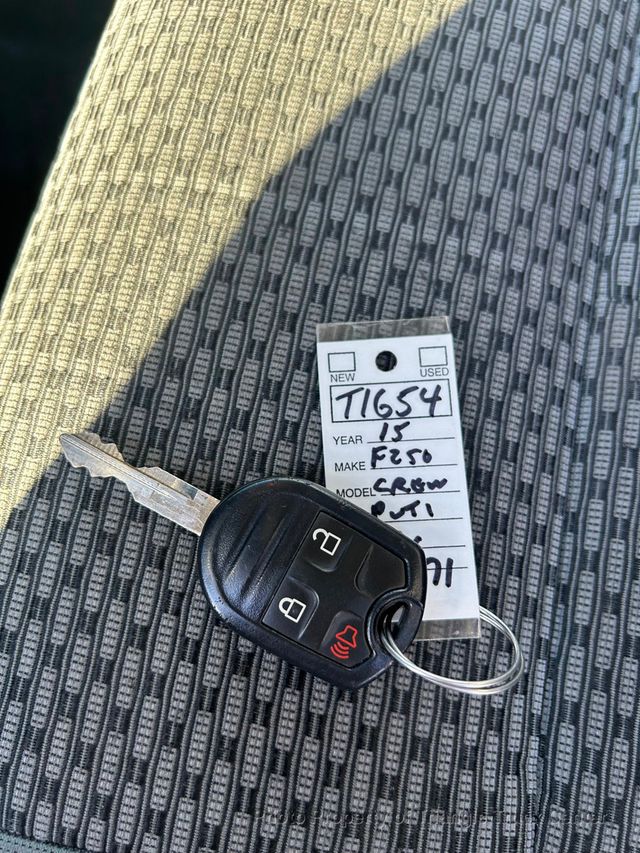 2015 Ford F250HD CREW CAB 4 DOOR JUST 15k MILES! FULL POWER! +SUPER CLEAN UNIT! HITCH RECEIVER! - 22779991 - 61