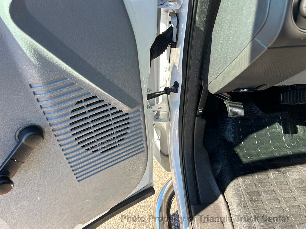 2015 Ford F250HD CREW CAB UTILITY JUST 21k MILES! + - 22916619 - 9