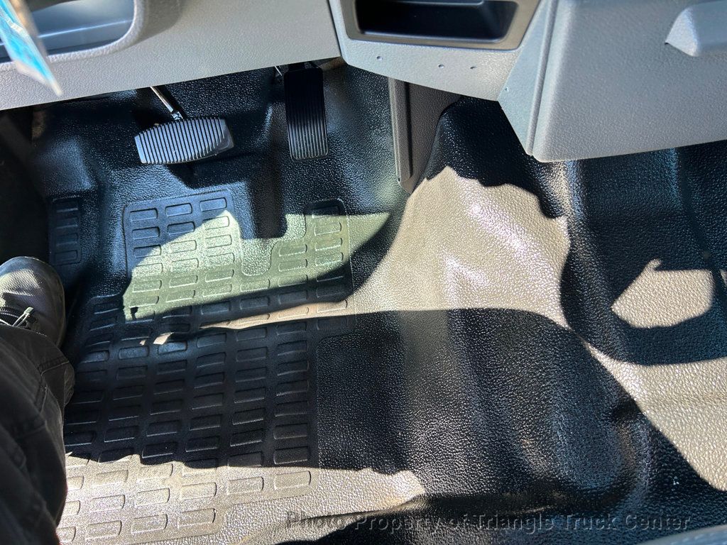 2015 Ford F250HD CREW CAB UTILITY JUST 21k MILES! + - 22916619 - 16