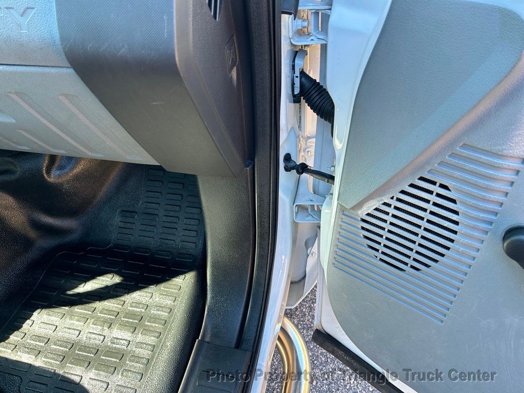 2015 Ford F250HD CREW CAB UTILITY JUST 21k MILES! + - 22916619 - 41