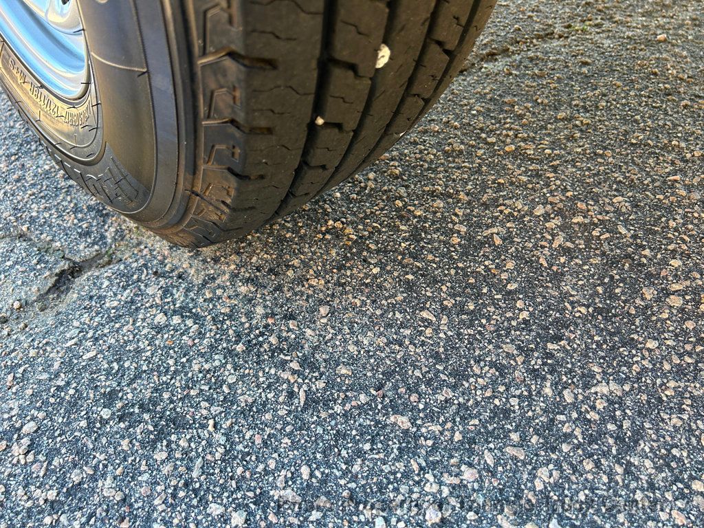 2015 Ford F250HD CREW CAB UTILITY JUST 21k MILES! + - 22916619 - 50