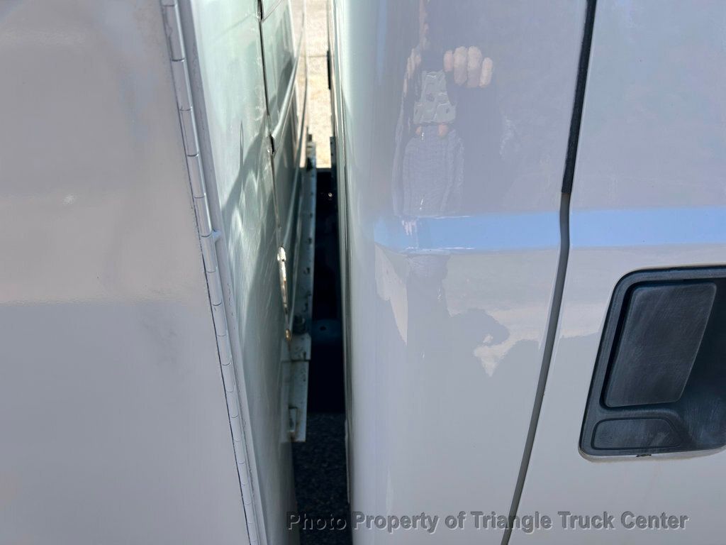 2015 Ford F250HD CREW CAB UTILITY JUST 21k MILES! +SUPER CLEAN UNIT! WOW LOOK INSIDE BOXES! - 22916619 - 37