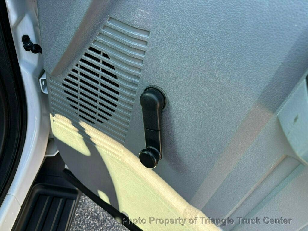 2015 Ford F250HD CREW UTILITY 32k MILES! LIFT GATE! +LOOK INSIDE BOXES! WOW! FINANCE OR LEASE - 22925992 - 40