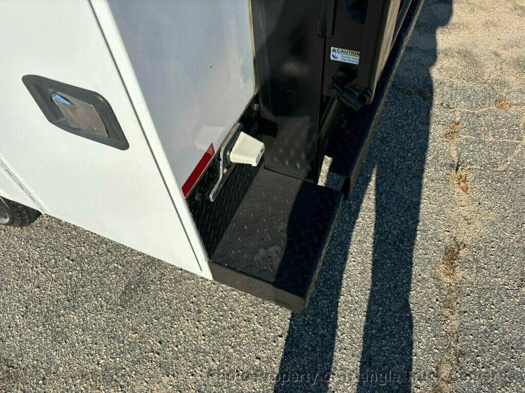 2015 Ford F250HD CREW UTILITY 32k MILES! LIFT GATE! +LOOK INSIDE BOXES! WOW! FINANCE OR LEASE - 22925992 - 68