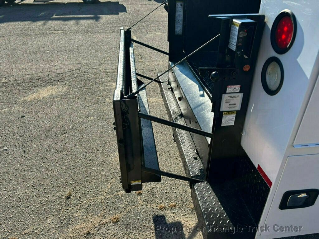 2015 Ford F250HD CREW UTILITY 32k MILES! LIFT GATE! +LOOK INSIDE BOXES! WOW! FINANCE OR LEASE - 22925992 - 75