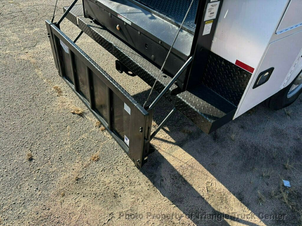 2015 Ford F250HD CREW UTILITY 32k MILES! LIFT GATE! +LOOK INSIDE BOXES! WOW! FINANCE OR LEASE - 22925992 - 78