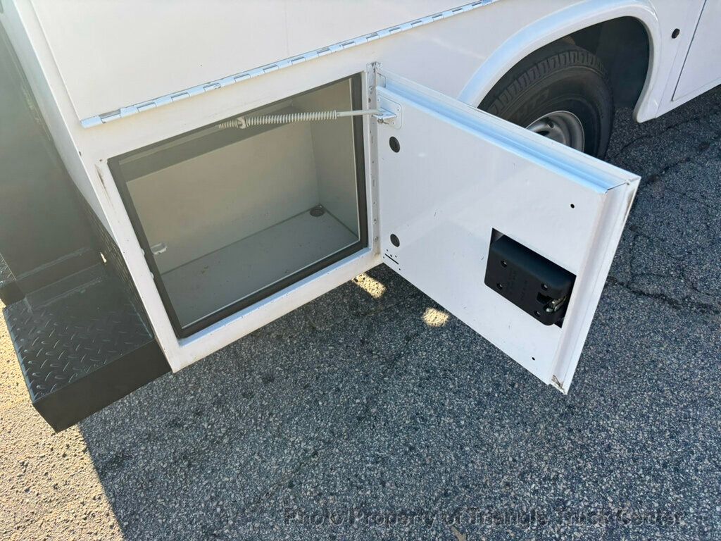 2015 Ford F250HD CREW UTILITY LIFT GATE JUST 53k MILES +FINANCE OR LEASE! - 22925994 - 11