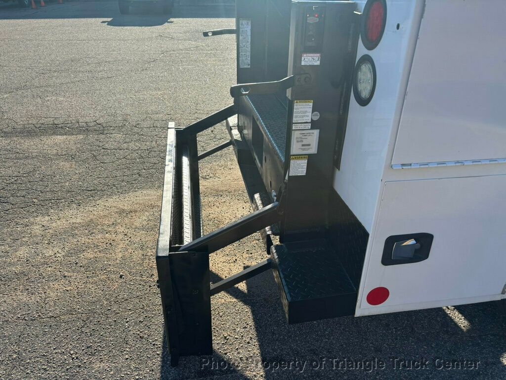 2015 Ford F250HD CREW UTILITY LIFT GATE JUST 53k MILES +FINANCE OR LEASE! - 22925994 - 23