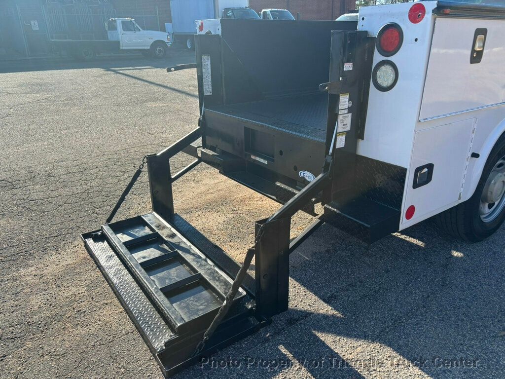 2015 Ford F250HD CREW UTILITY LIFT GATE JUST 53k MILES +FINANCE OR LEASE! - 22925994 - 26