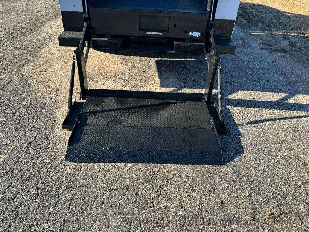 2015 Ford F250HD CREW UTILITY LIFT GATE JUST 53k MILES +FINANCE OR LEASE! - 22925994 - 30