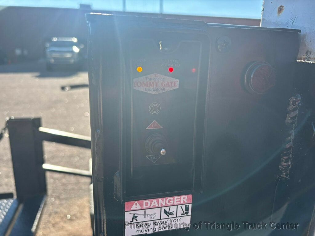 2015 Ford F250HD CREW UTILITY LIFT GATE JUST 53k MILES +FINANCE OR LEASE! - 22925994 - 32