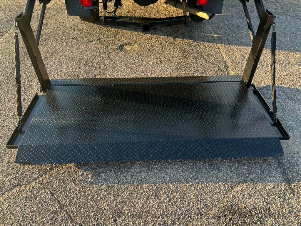 2015 Ford F250HD STAKE LIFT GATE JUST 71k MILES! +SUPER NICE UNIT! HARD TO FIND WITH GATE & HITCH - 22961302 - 19