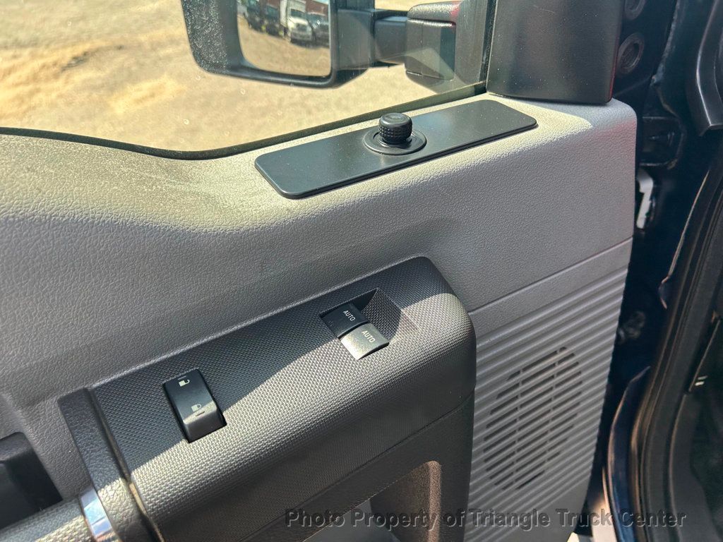 2015 Ford F250HD UTILITY JUST 17k MILES! ++E-LOCK AXLE! FACTORY HITCH & BRAKE CONTROLLER - 22854348 - 11