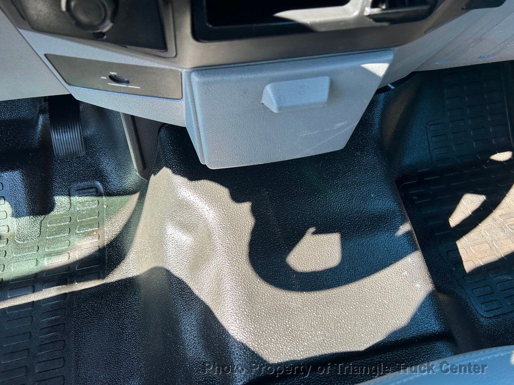 2015 Ford F250HD UTILITY JUST 35k MILES! HITCH! ++POWER EQUIPMENT! SUPER CLEAN UNIT! FINANCE OR LEASE! - 22879123 - 12