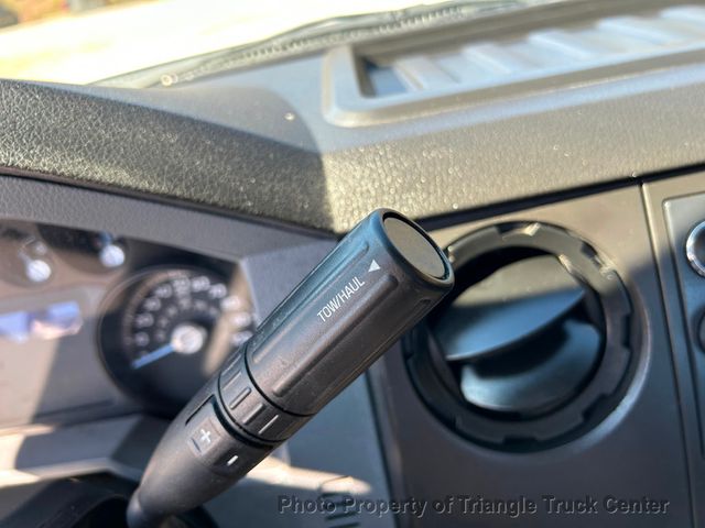 2015 Ford F250HD UTILITY JUST 35k MILES! HITCH! ++POWER EQUIPMENT! SUPER CLEAN UNIT! FINANCE OR LEASE! - 22879123 - 18