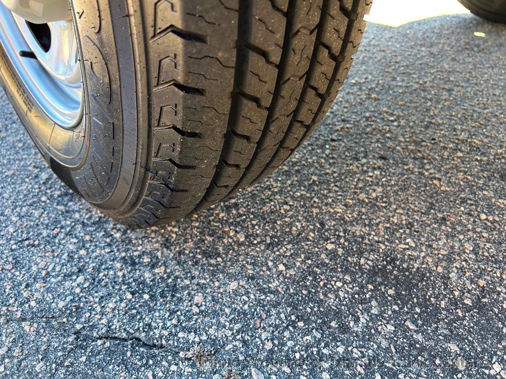 2015 Ford F250HD UTILITY JUST 35k MILES! HITCH! ++POWER EQUIPMENT! SUPER CLEAN UNIT! FINANCE OR LEASE! - 22879123 - 32