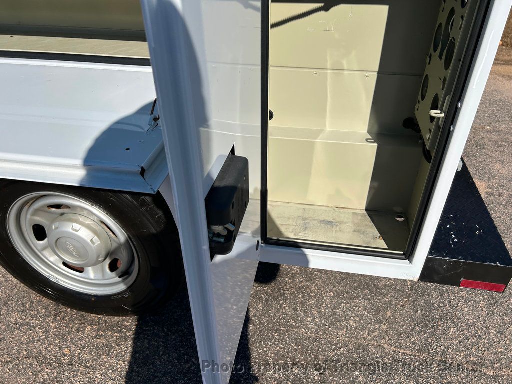 2015 Ford F250HD UTILITY JUST 35k MILES! HITCH! ++POWER EQUIPMENT! SUPER CLEAN UNIT! FINANCE OR LEASE! - 22879123 - 48