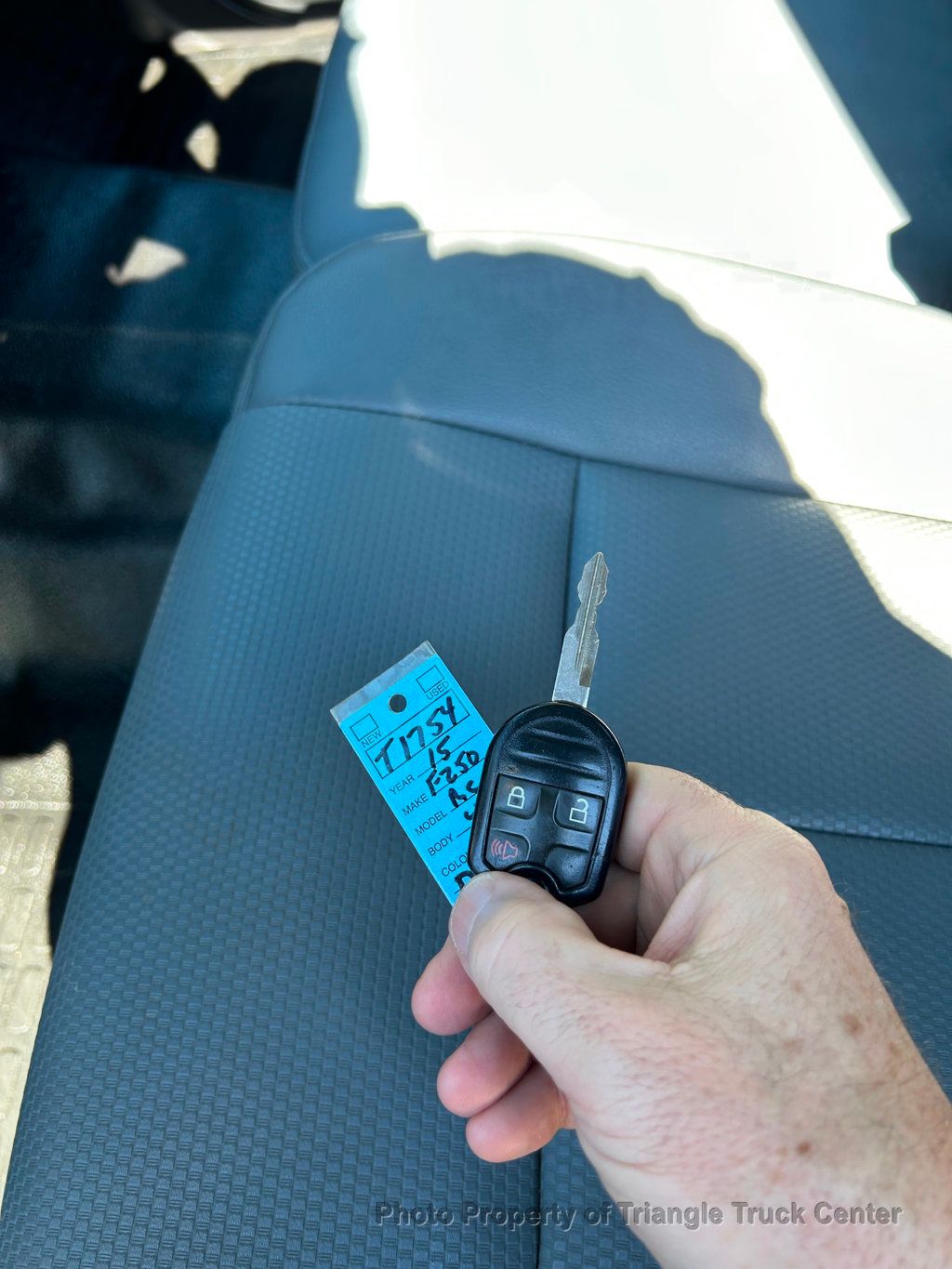 2015 Ford F250HD UTILITY JUST 35k MILES! HITCH! ++POWER EQUIPMENT! SUPER CLEAN UNIT! FINANCE OR LEASE! - 22879123 - 57