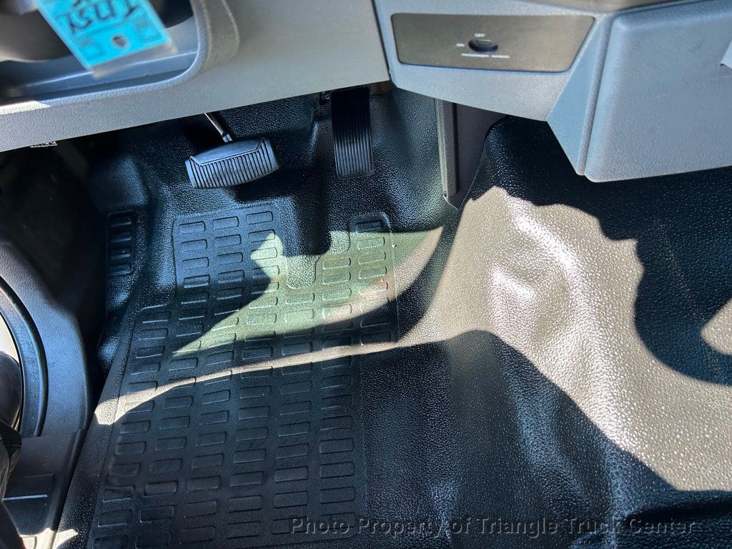 2015 Ford F250HD UTILITY JUST 35k MILES! HITCH! ++POWER EQUIPMENT! SUPER CLEAN UNIT! FINANCE OR LEASE! - 22879123 - 70