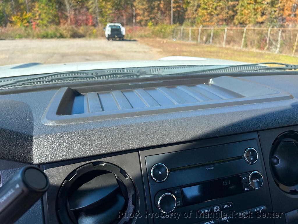 2015 Ford F250HD UTILITY JUST 35k MILES! HITCH! ++POWER EQUIPMENT! SUPER CLEAN UNIT! FINANCE OR LEASE! - 22879123 - 74
